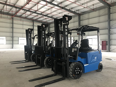 感謝蔡總的大力支持，再次購(gòu)買3+1臺(tái)比亞迪叉車，祝：生意興??！