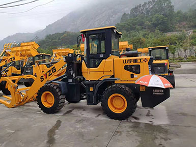 恭喜羅總喜提新車，山宇裝載機(jī)940走起，山宇重工，助您成功！